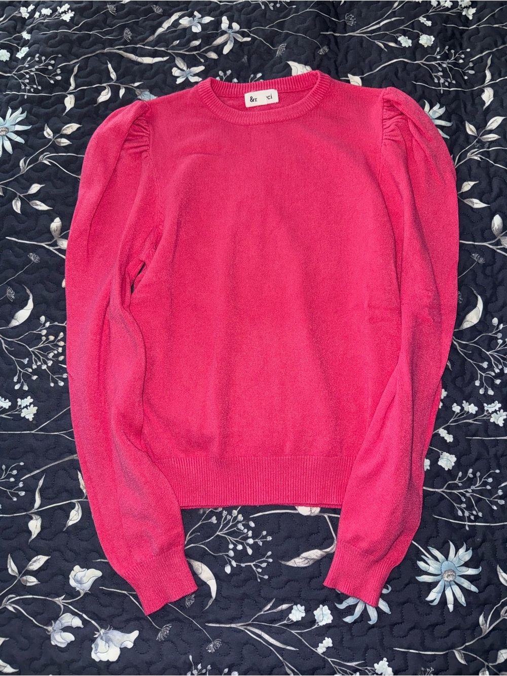 &merci Crewneck Puff-Sleeve Sweater in Bright Pink